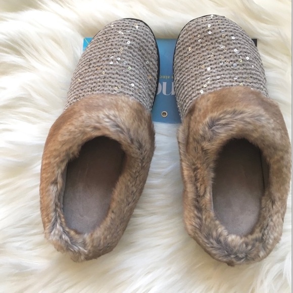 isotoner Shoes - NWT Isotoner SweaterKnit Slippers, size 7.5/8